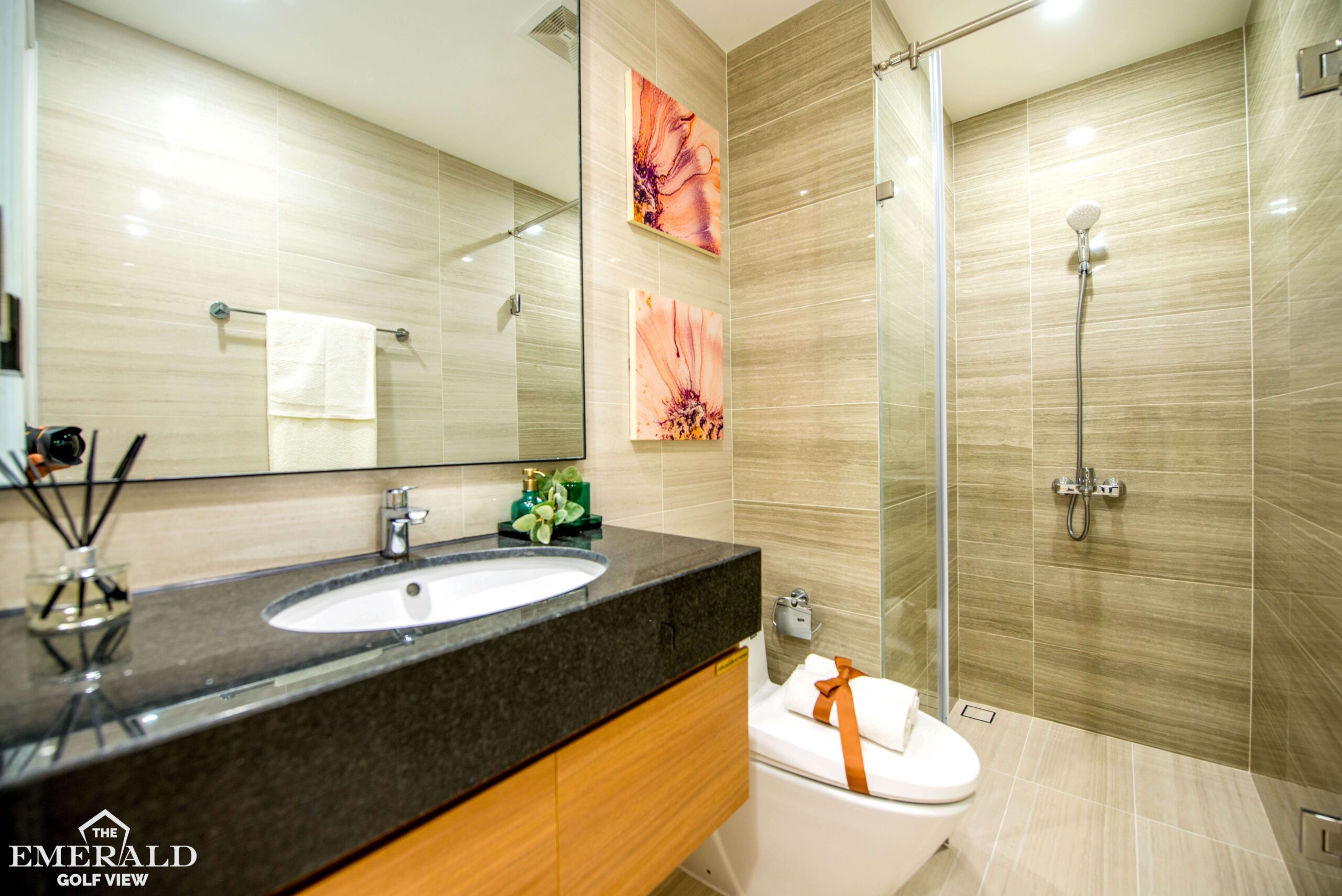 NHÀ MẪU 2PN The Emerald Golf View